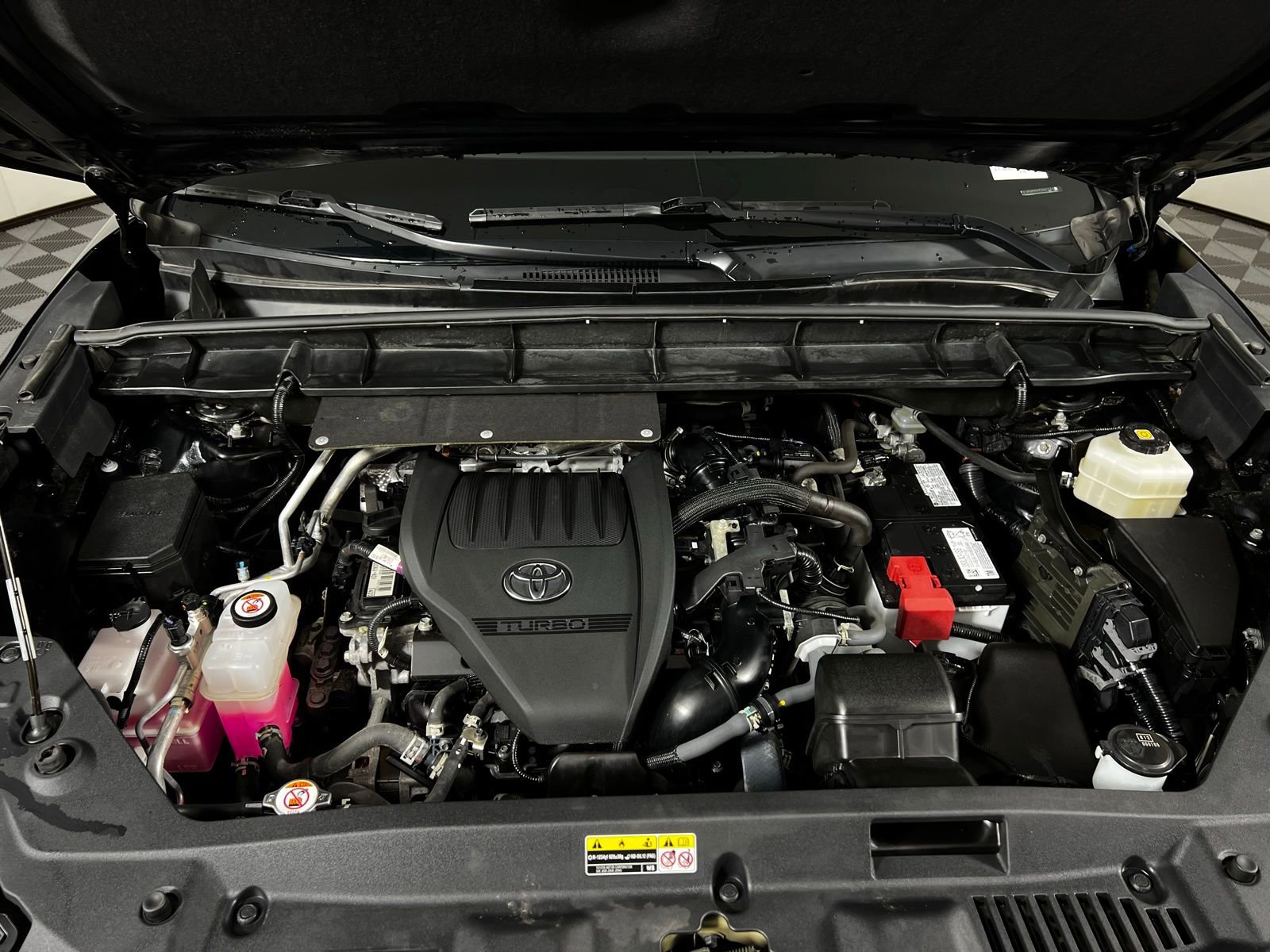 Certified 2023 Toyota Highlander LE image 9