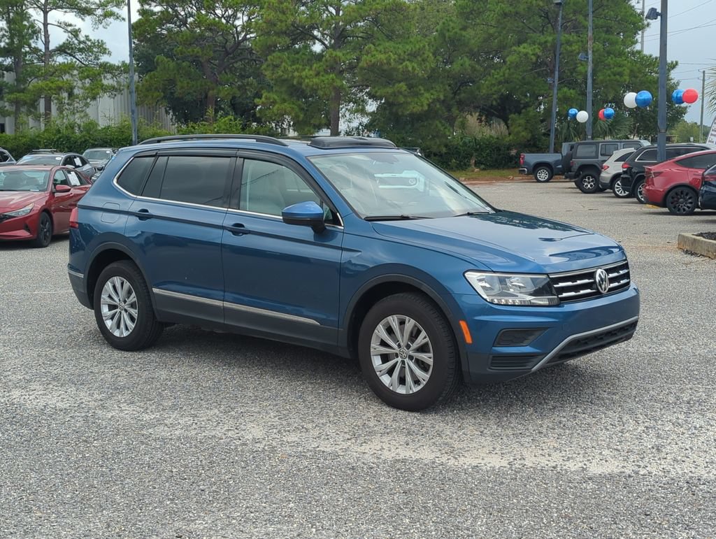 Used 2018 Volkswagen Tiguan SE w/ Panoramic Sunroof Package FWD image 9