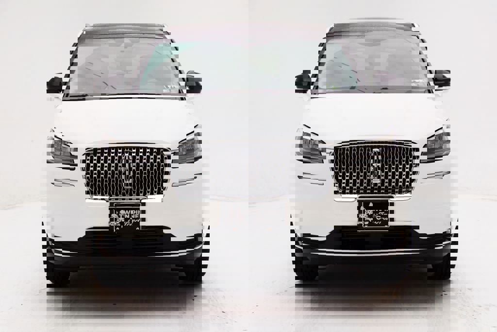 Used 2021 Lincoln Corsair AWD w/ Premium Package image 3