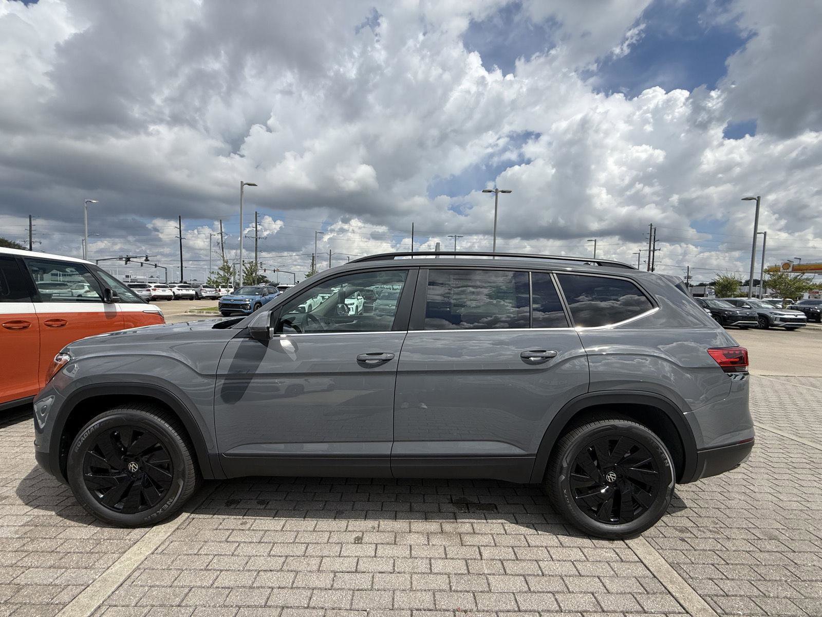 New 2026 Volkswagen Atlas SE image 6