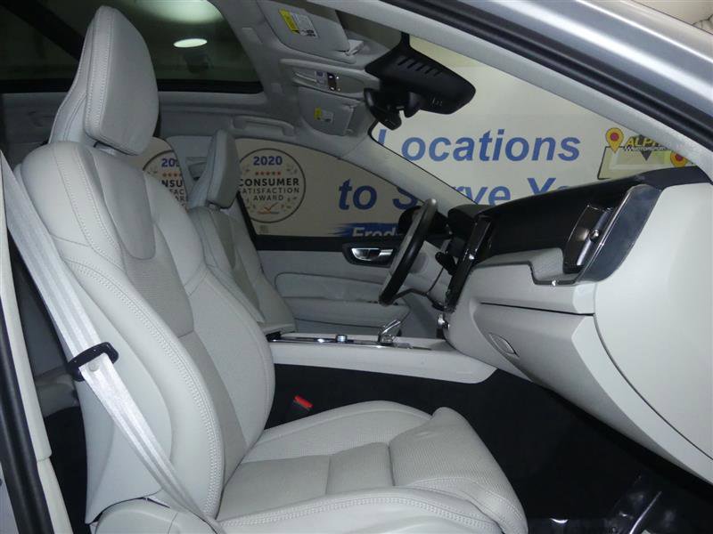 Used 2024 Volvo XC60 T8 Ultimate image 8