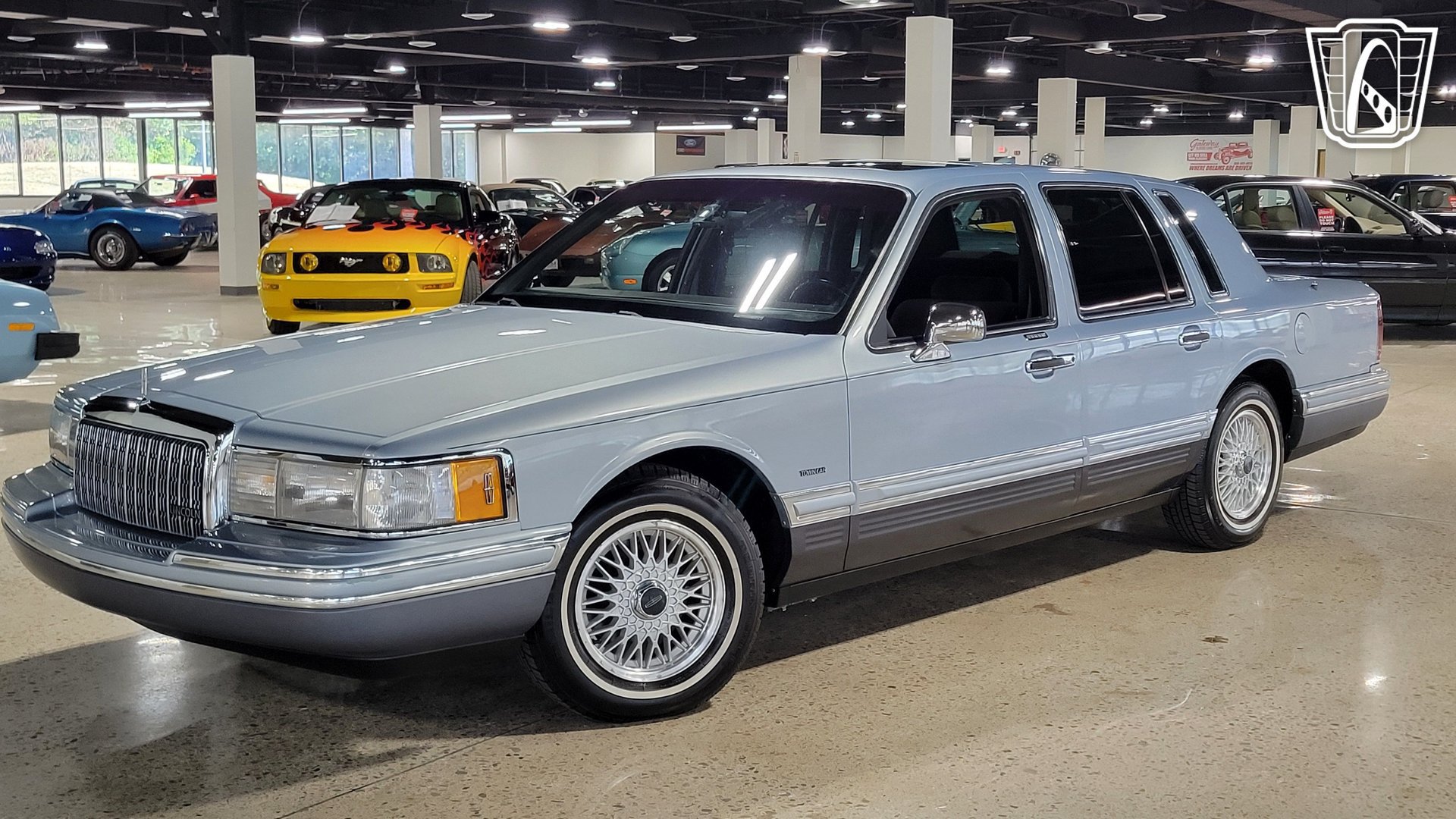 Used 1993 Lincoln Town Car Signature RWD image 20