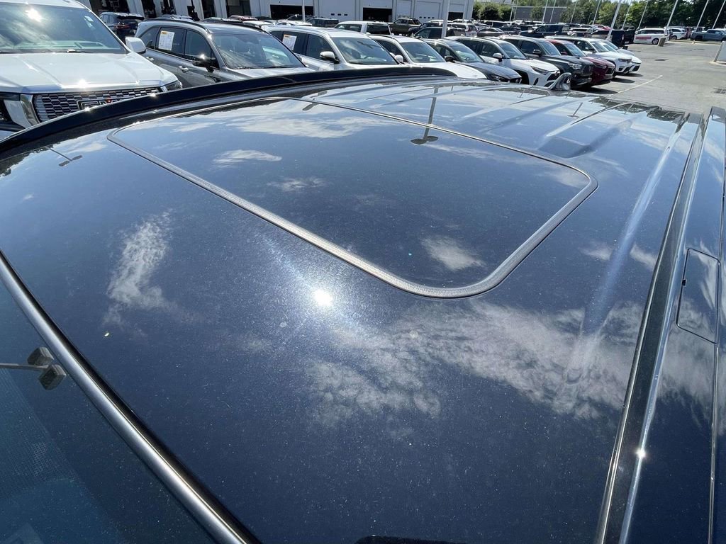 Used 2022 Toyota RAV4 XLE Premium FWD image 32
