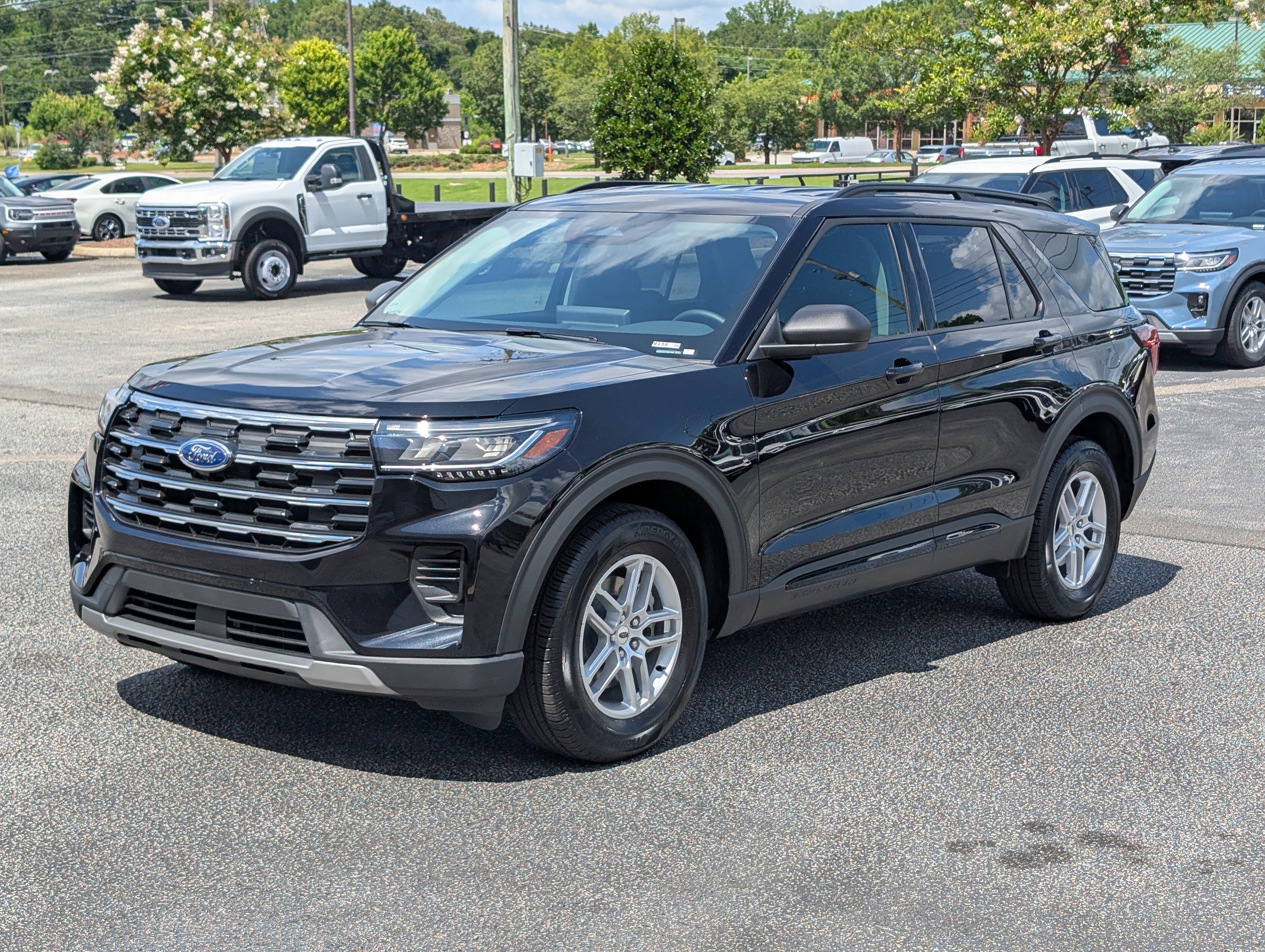 New 2026 Ford Explorer Active RWD image 2