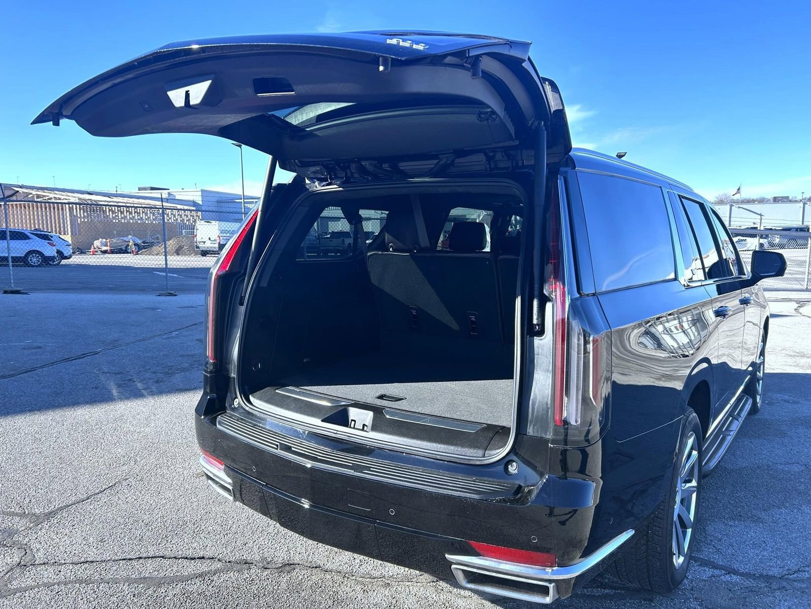 Certified 2023 Cadillac Escalade ESV Premium Luxury Platinum image 23