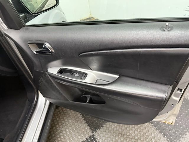 Used 2017 Dodge Journey SE image 36