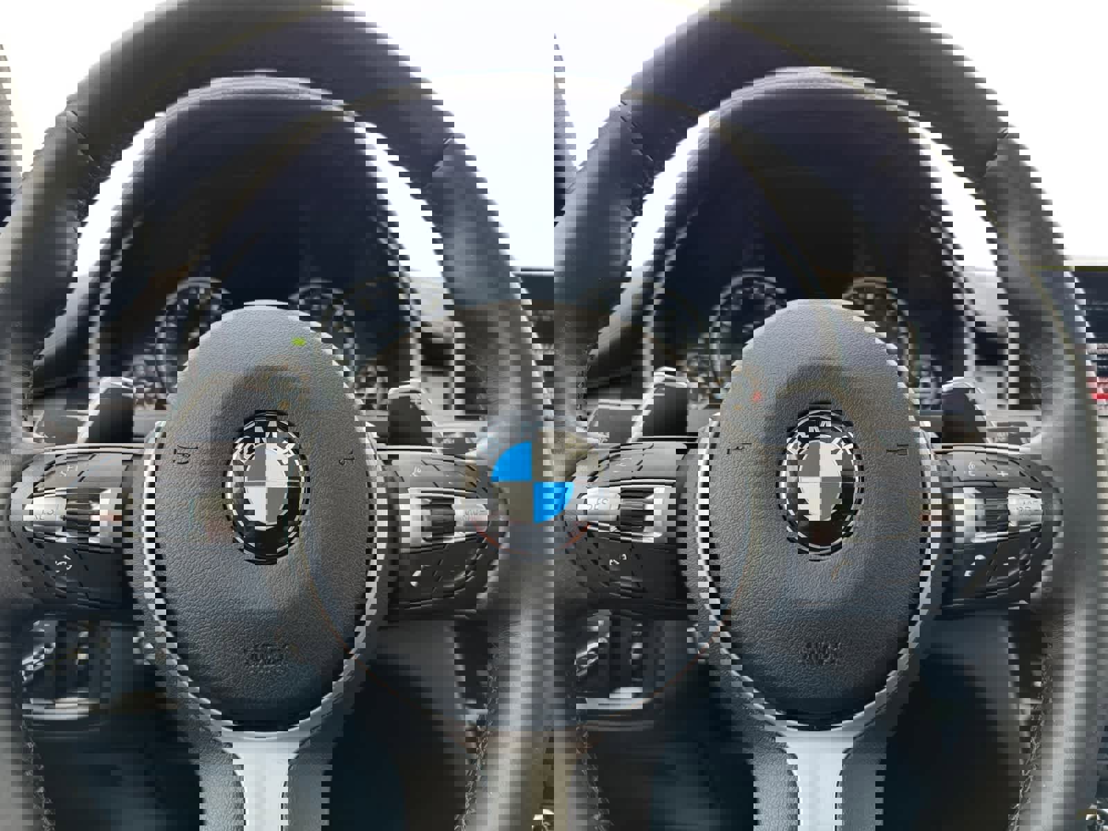 Used 2018 BMW X6 xDrive50i w/ M Sport Package image 19