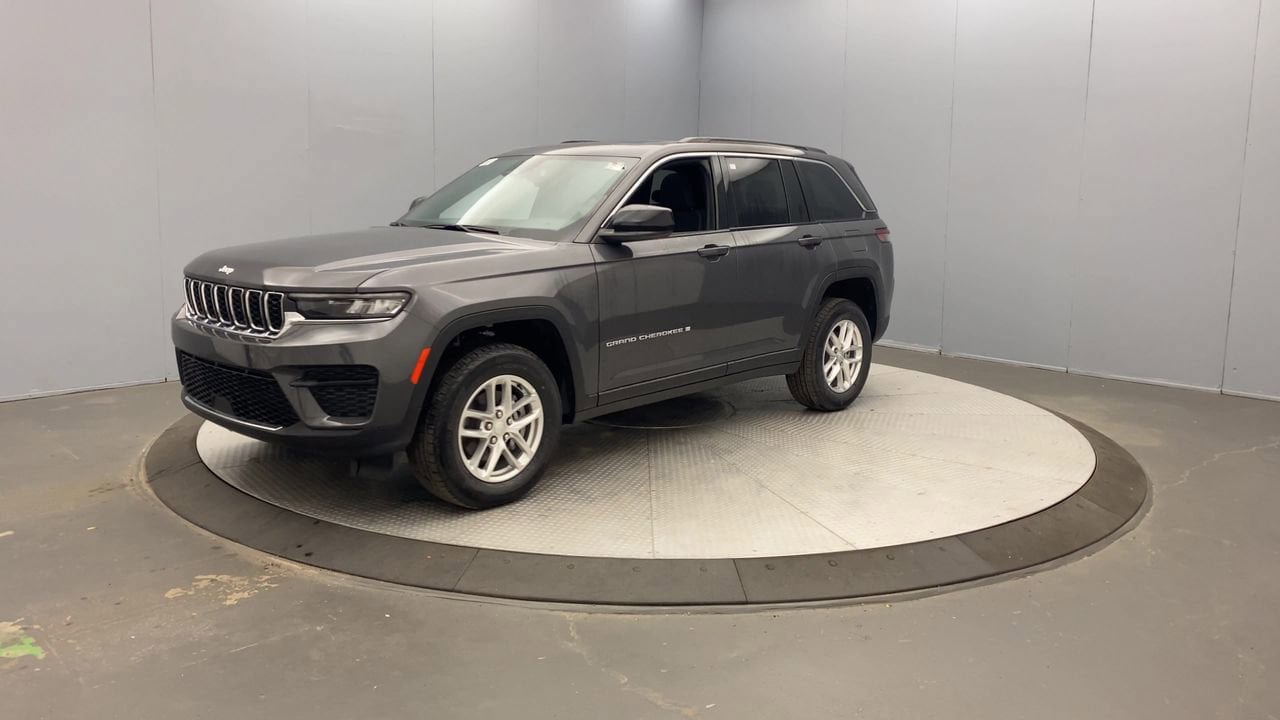 New 2025 Jeep Grand Cherokee Laredo X w/ Luxury Tech Group I AWD/4WD image 9