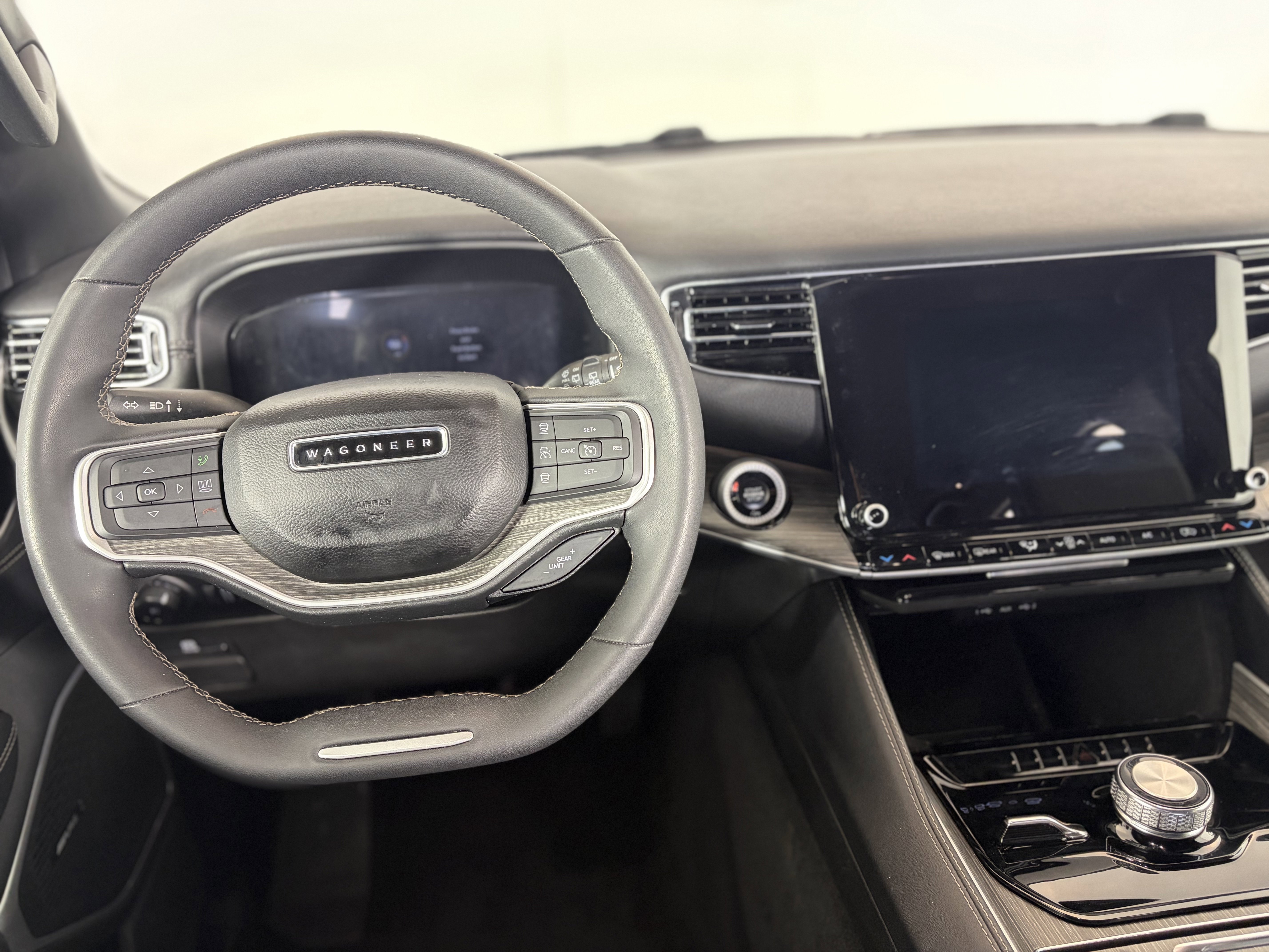 Used 2024 Jeep Wagoneer Series II image 3