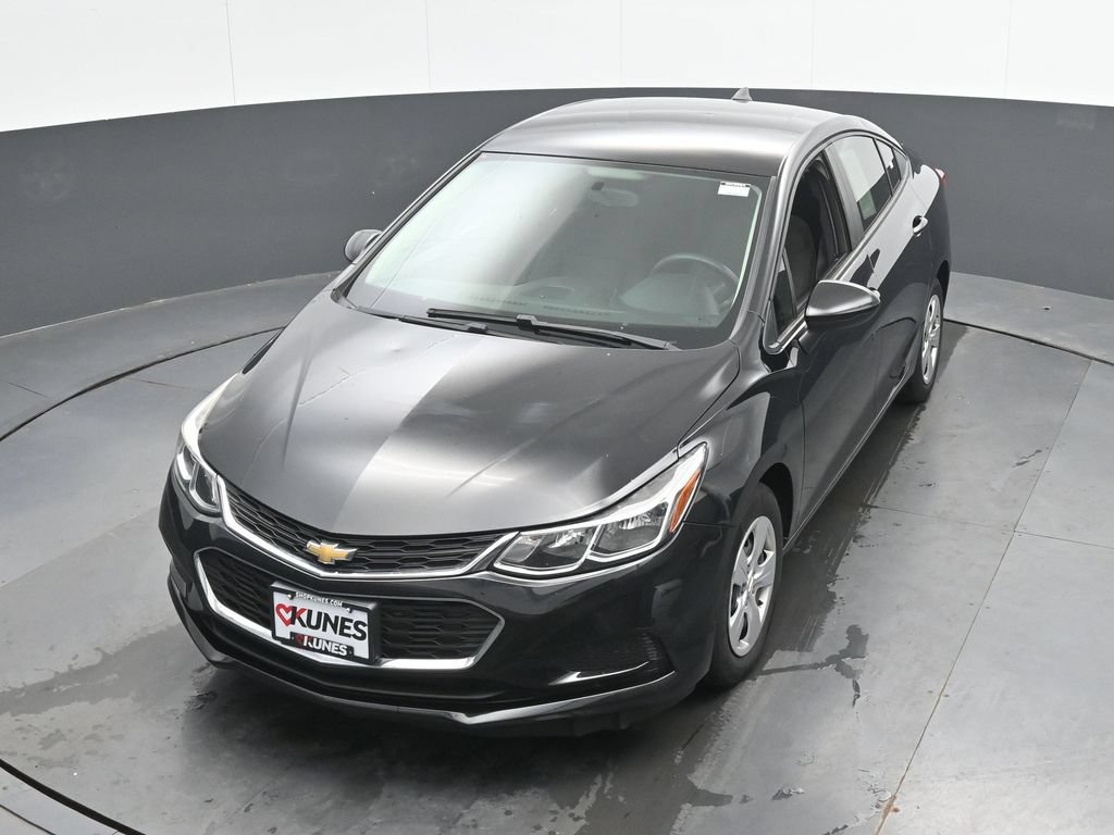 Used 2017 Chevrolet Cruze LS FWD image 32
