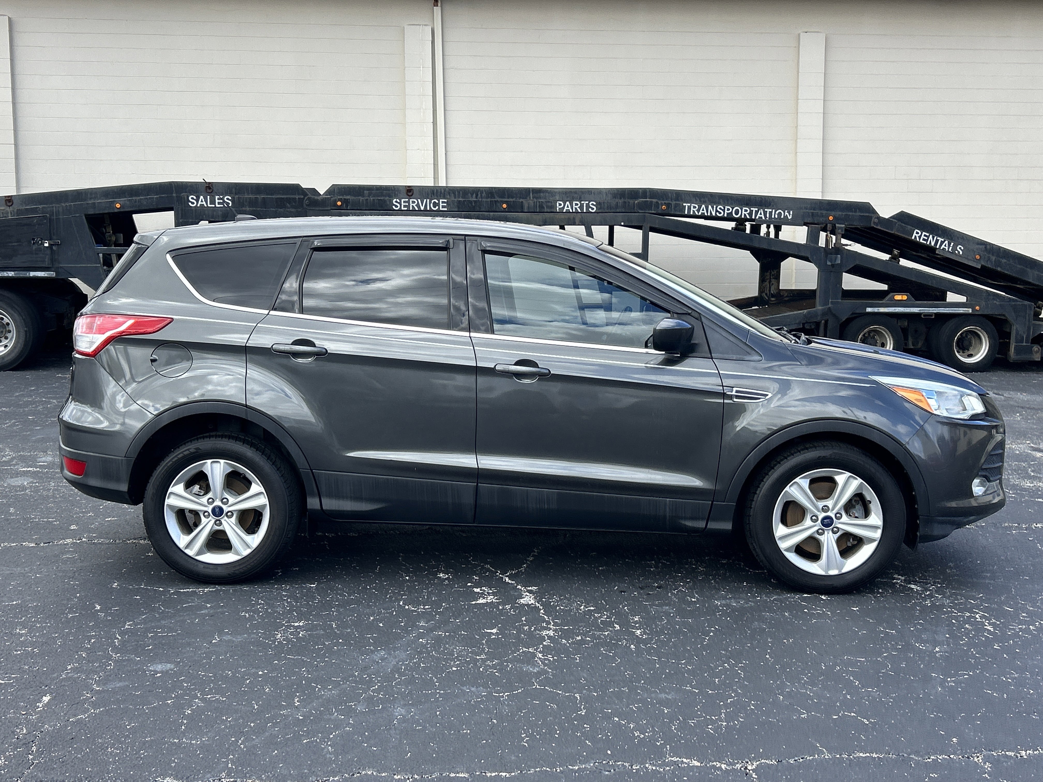 Used 2016 Ford Escape SE image 2