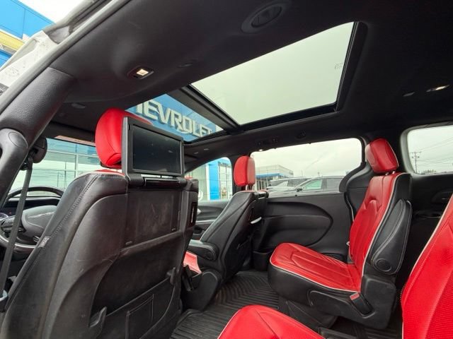 Used 2020 Chrysler Pacifica Limited w/ Quick Order Package 27H Red S FWD image 6