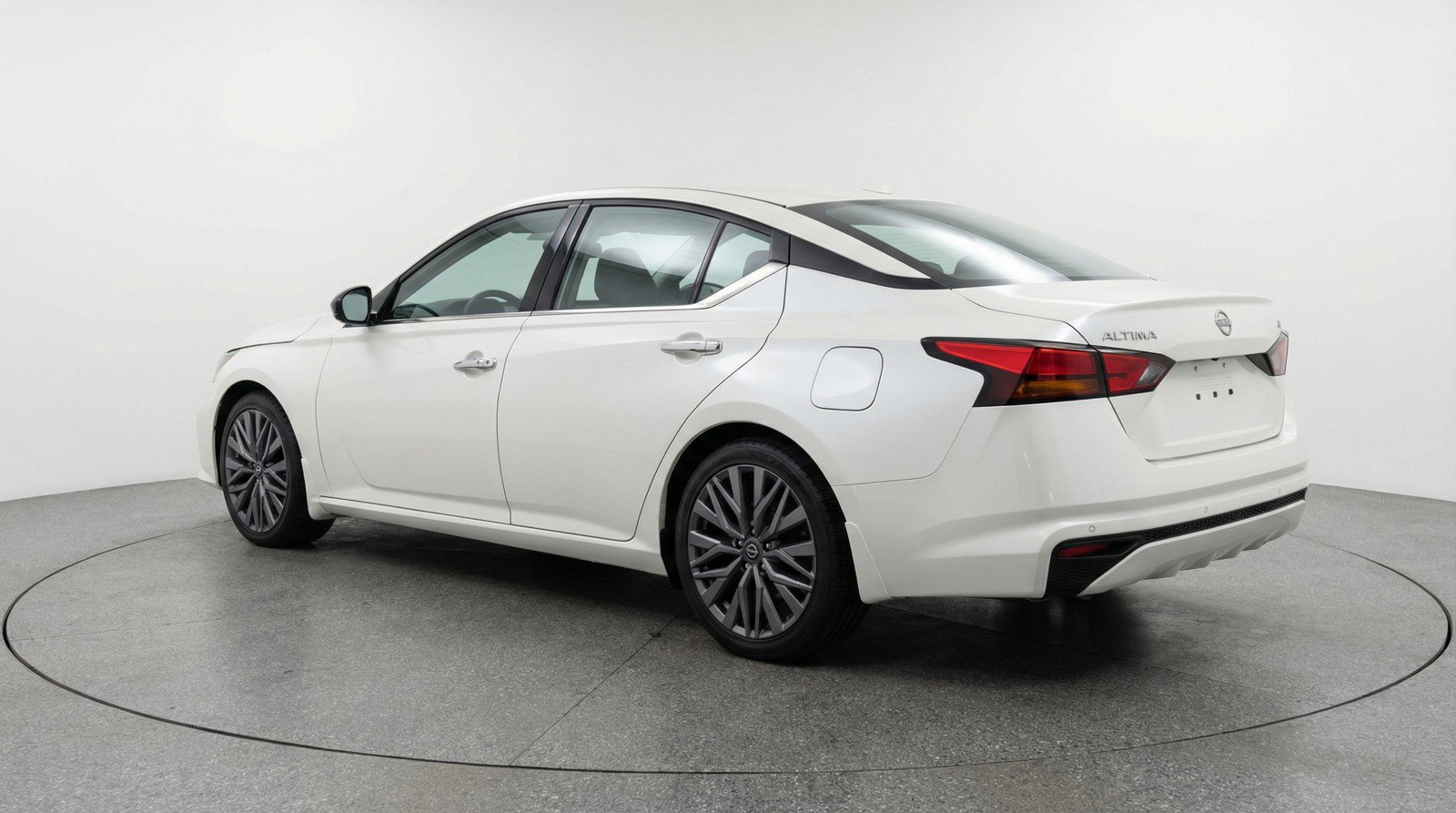 Used 2025 Nissan Altima 2.5 SV FWD image 6