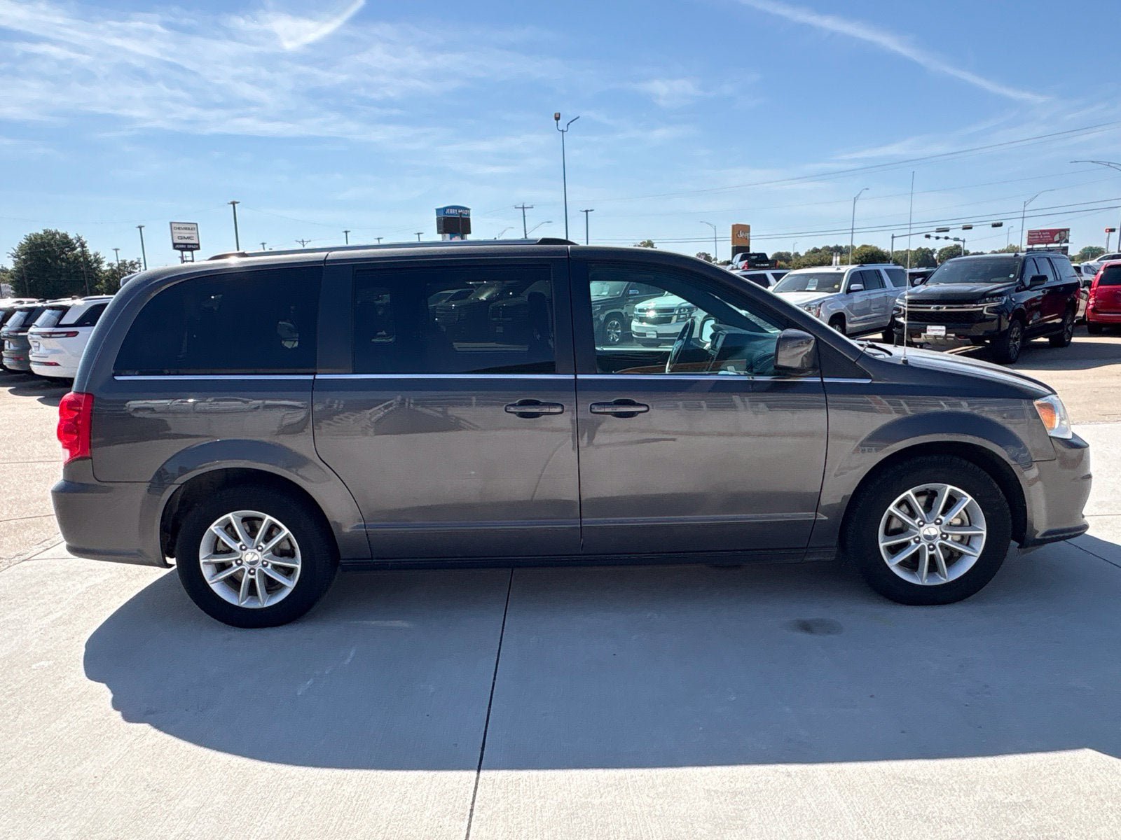 Used 2019 Dodge Grand Caravan SXT FWD image 6