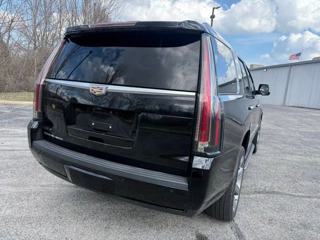 Used 2019 Cadillac Escalade Luxury AWD/4WD image 2