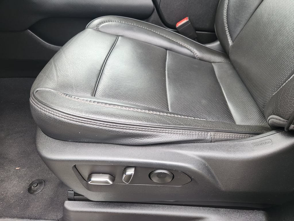 Used 2022 GMC Yukon Denali RWD image 23
