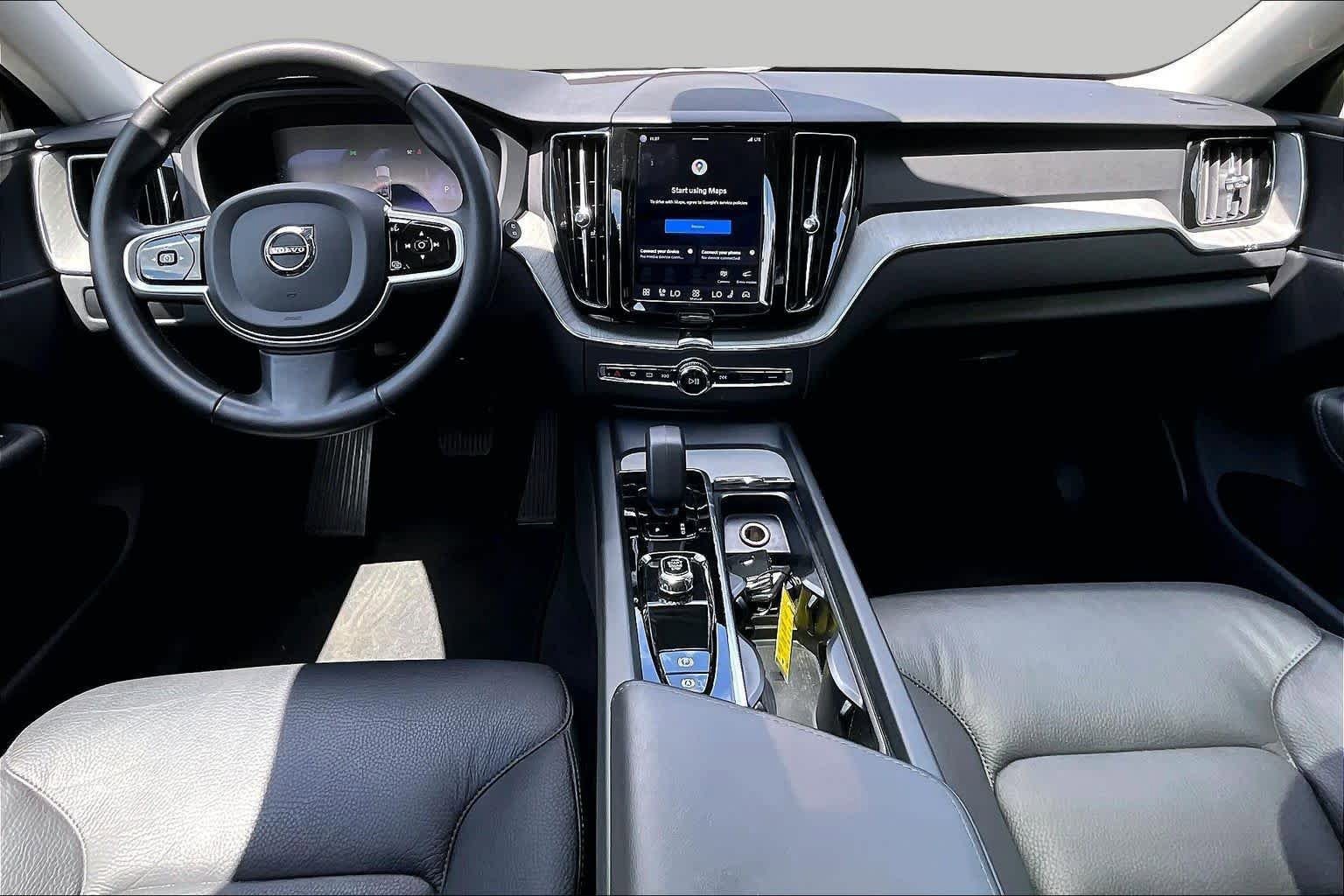 Used 2025 Volvo XC60 B5 Plus AWD/4WD image 16