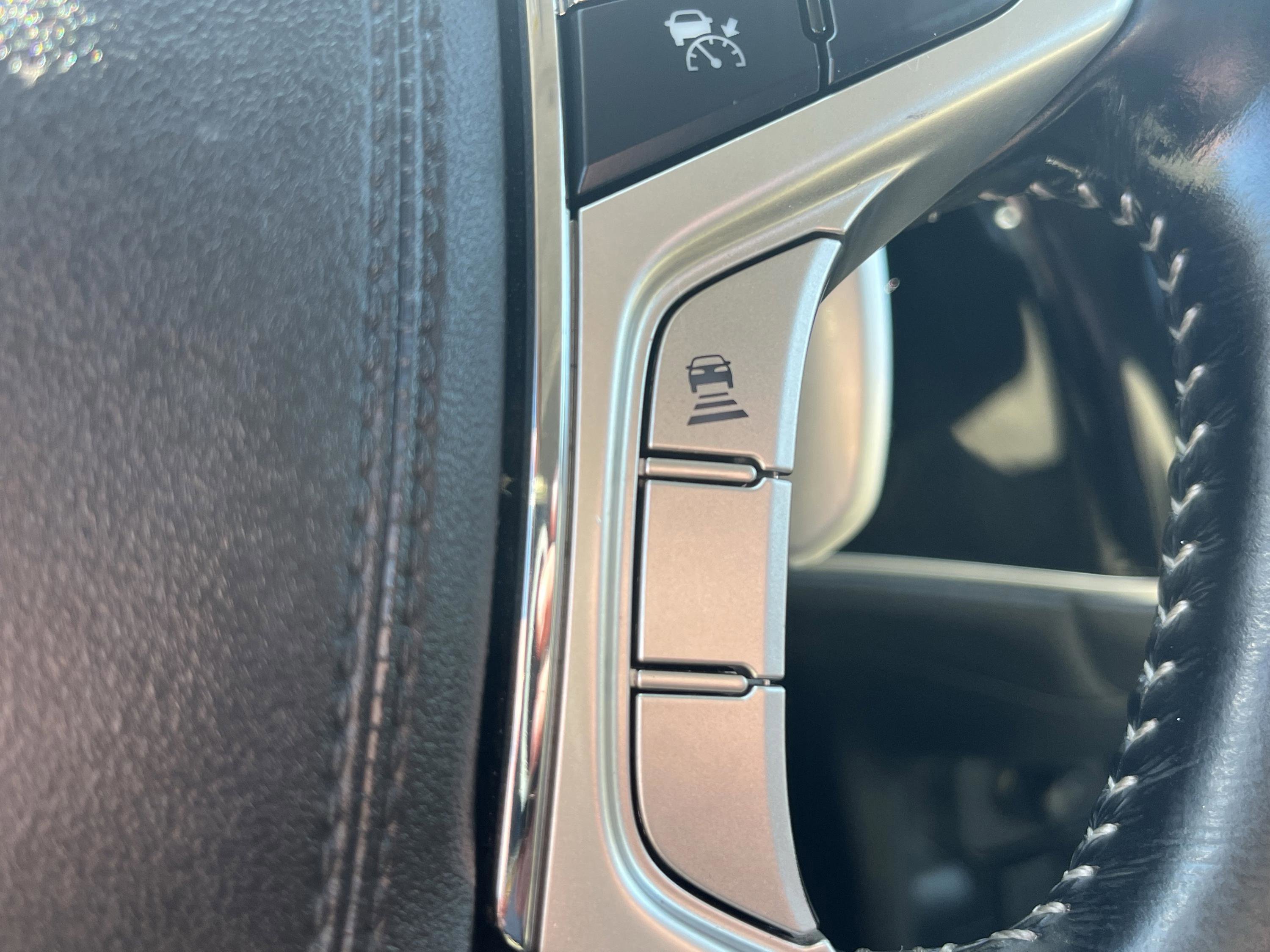 Used 2018 Mitsubishi Outlander SEL image 20