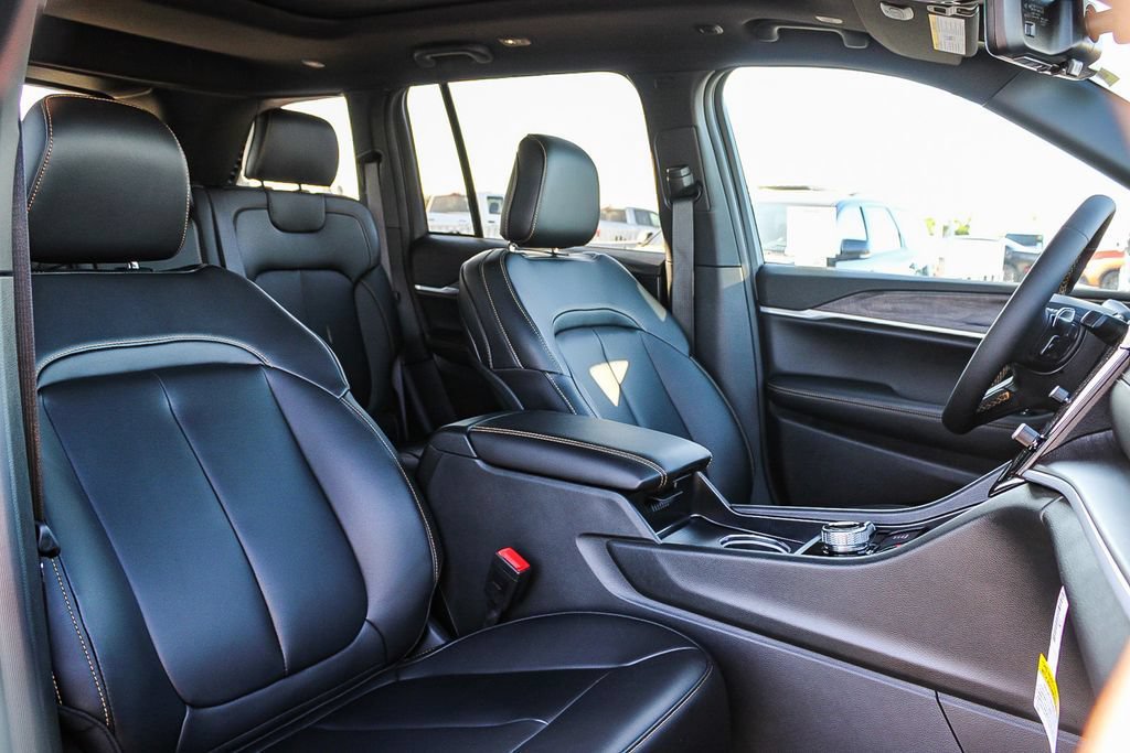 New 2026 Jeep Grand Cherokee Limited AWD/4WD image 17