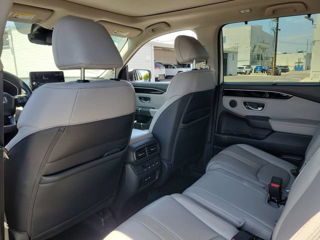 Certified 2025 Honda Pilot Touring image 15