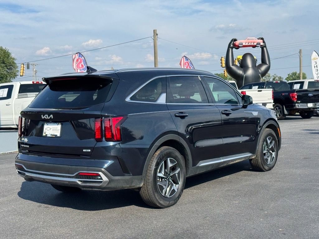Used 2023 Kia Sorento EX image 3