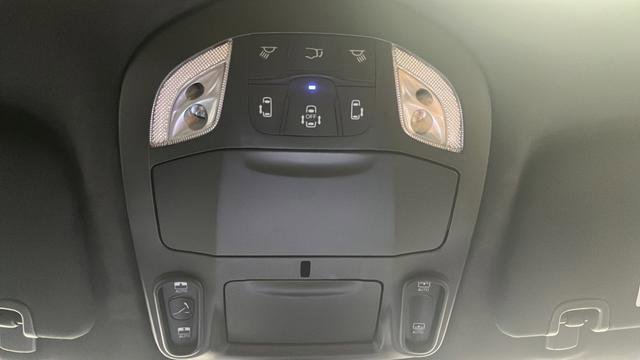 Used 2023 Chrysler Pacifica Pinnacle FWD image 35