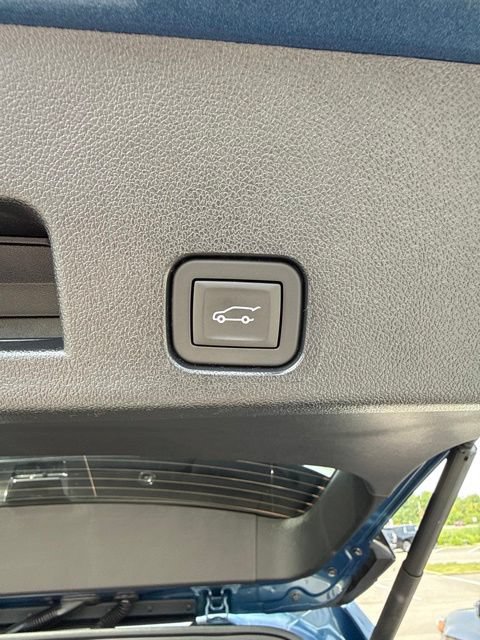 Used 2025 GMC Acadia Denali w/ Super Cruise Package FWD image 16