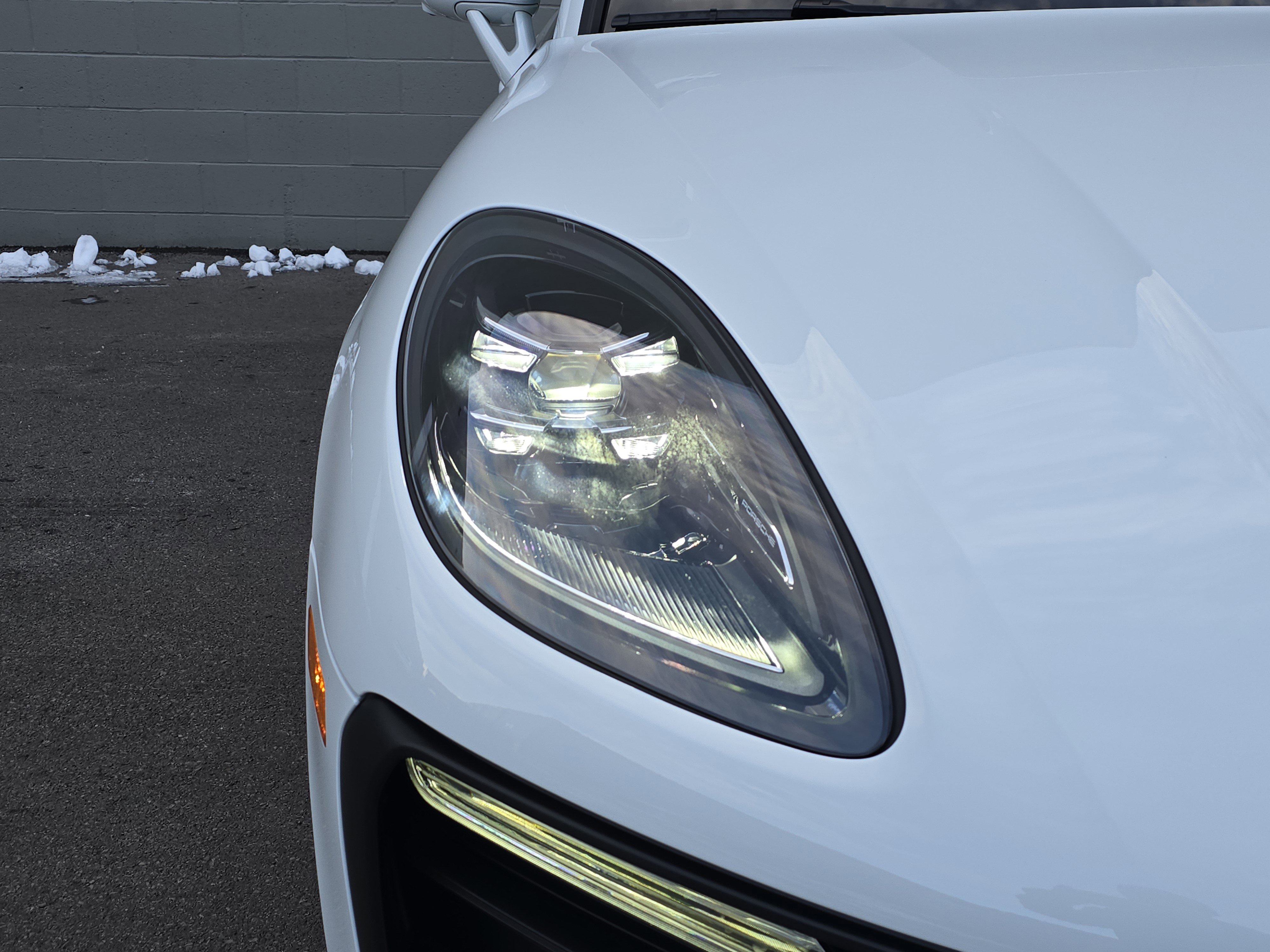 Certified 2025 Porsche Macan image 11