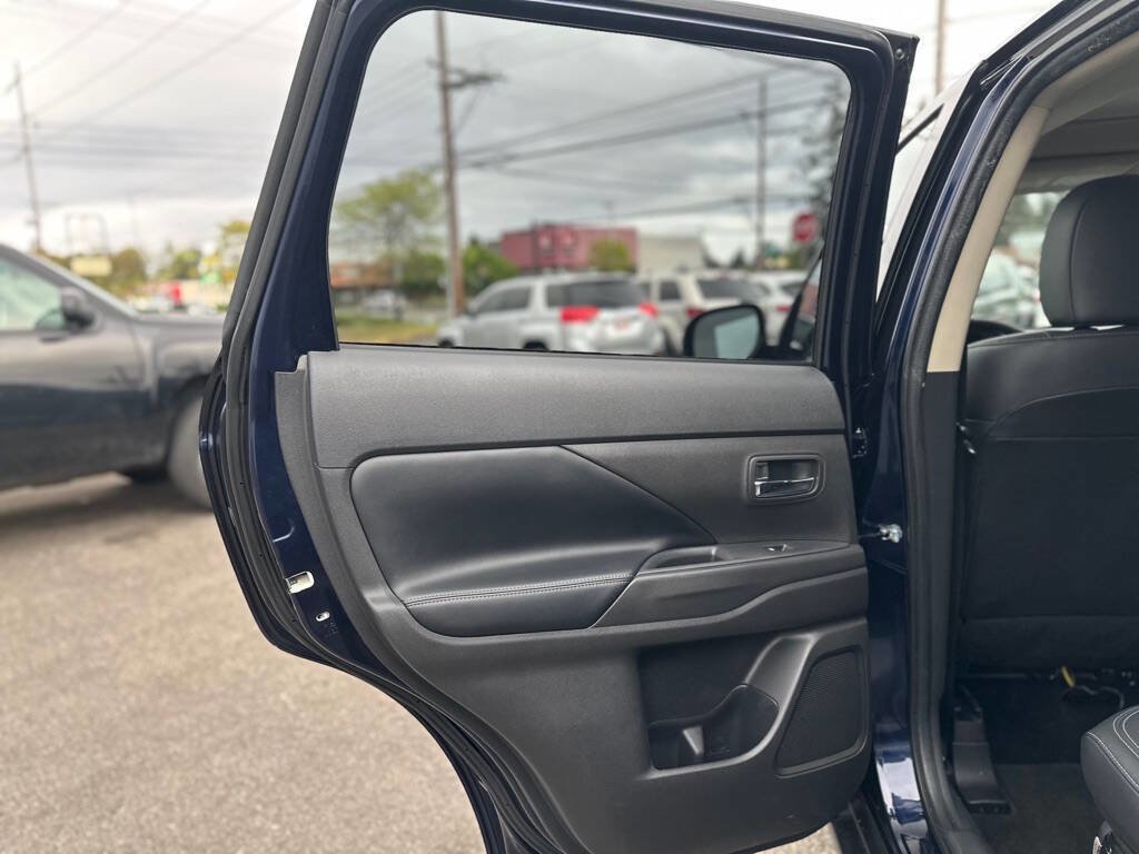 Used 2020 Mitsubishi Outlander SE AWD/4WD image 18