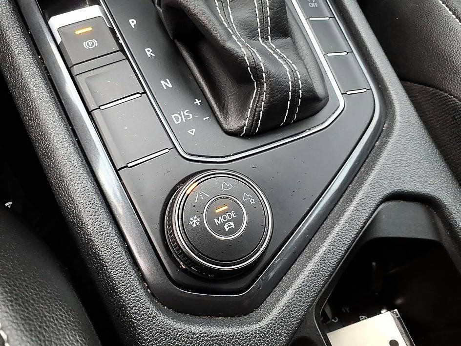 Used 2021 Volkswagen Tiguan SE image 31