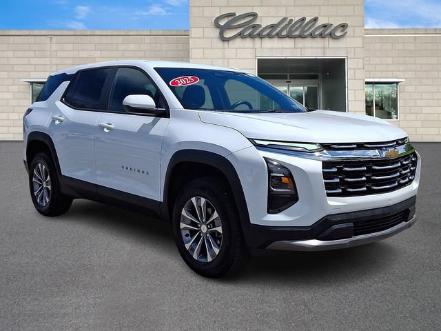 Used 2025 Chevrolet Equinox LT AWD/4WD image 2