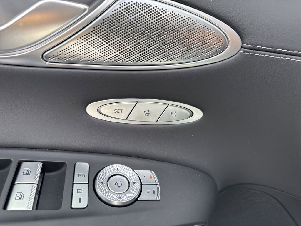 Used 2025 Genesis GV70 2.5T w/ Sport Prestige Package image 17