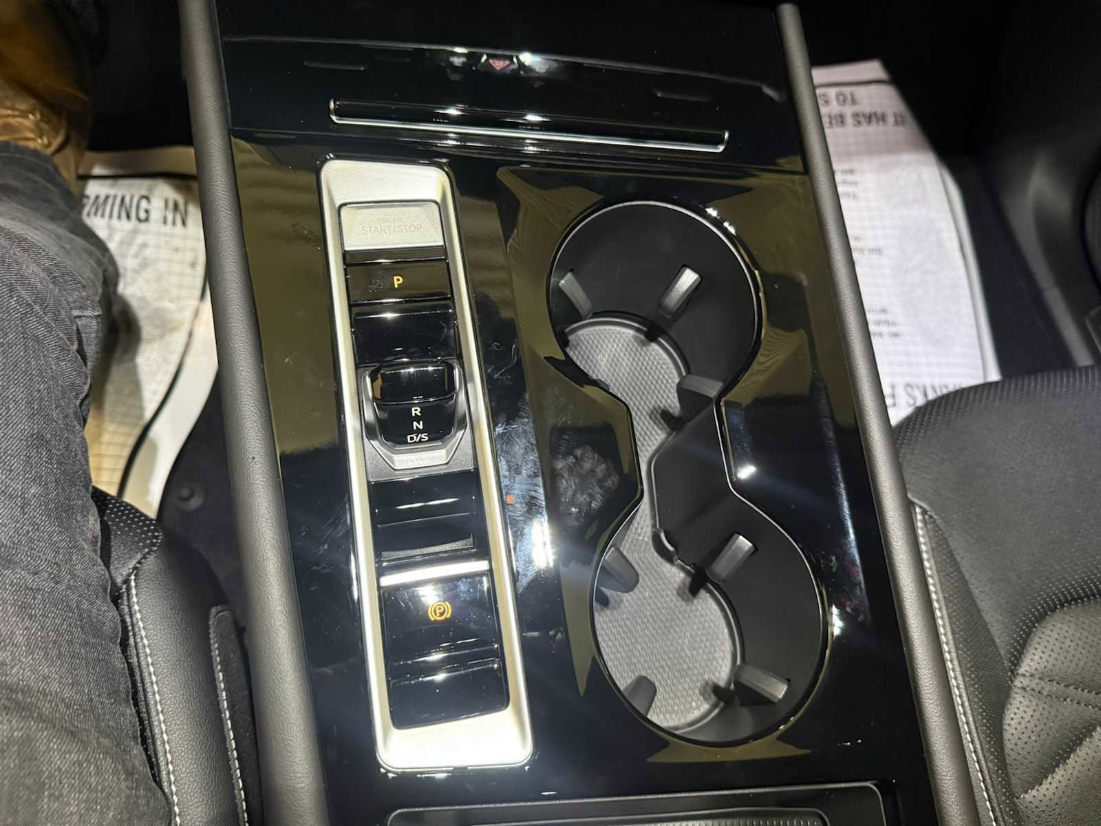 Certified 2025 Volkswagen Atlas SE image 34