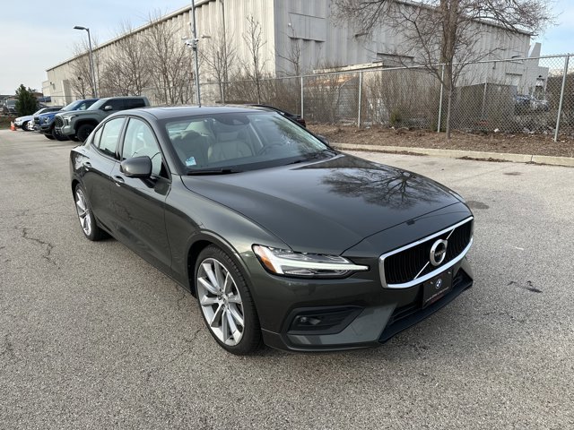 Used 2020 Volvo S60 T6 Momentum w/ Protection Package image 3