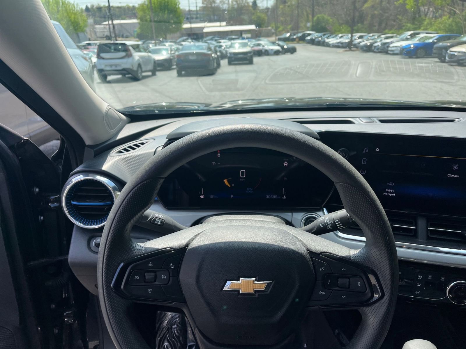 Used 2025 Chevrolet Trax LT FWD image 29