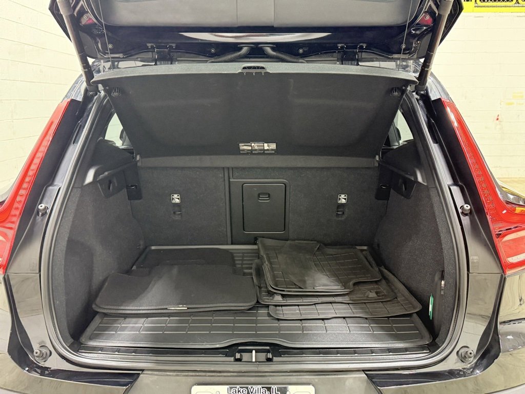 Used 2024 Volvo XC40 Recharge Core w/ Protection Package Premier image 38