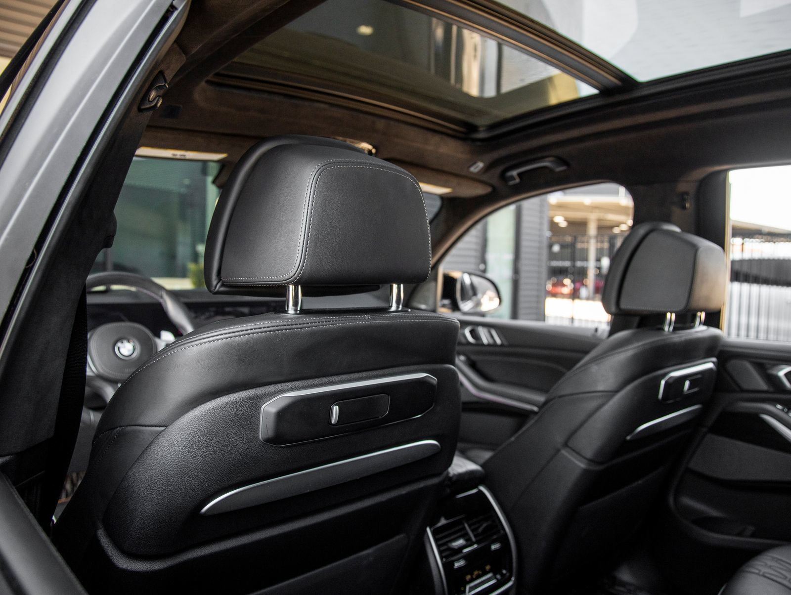 Used 2024 BMW X7 M60i AWD/4WD image 25