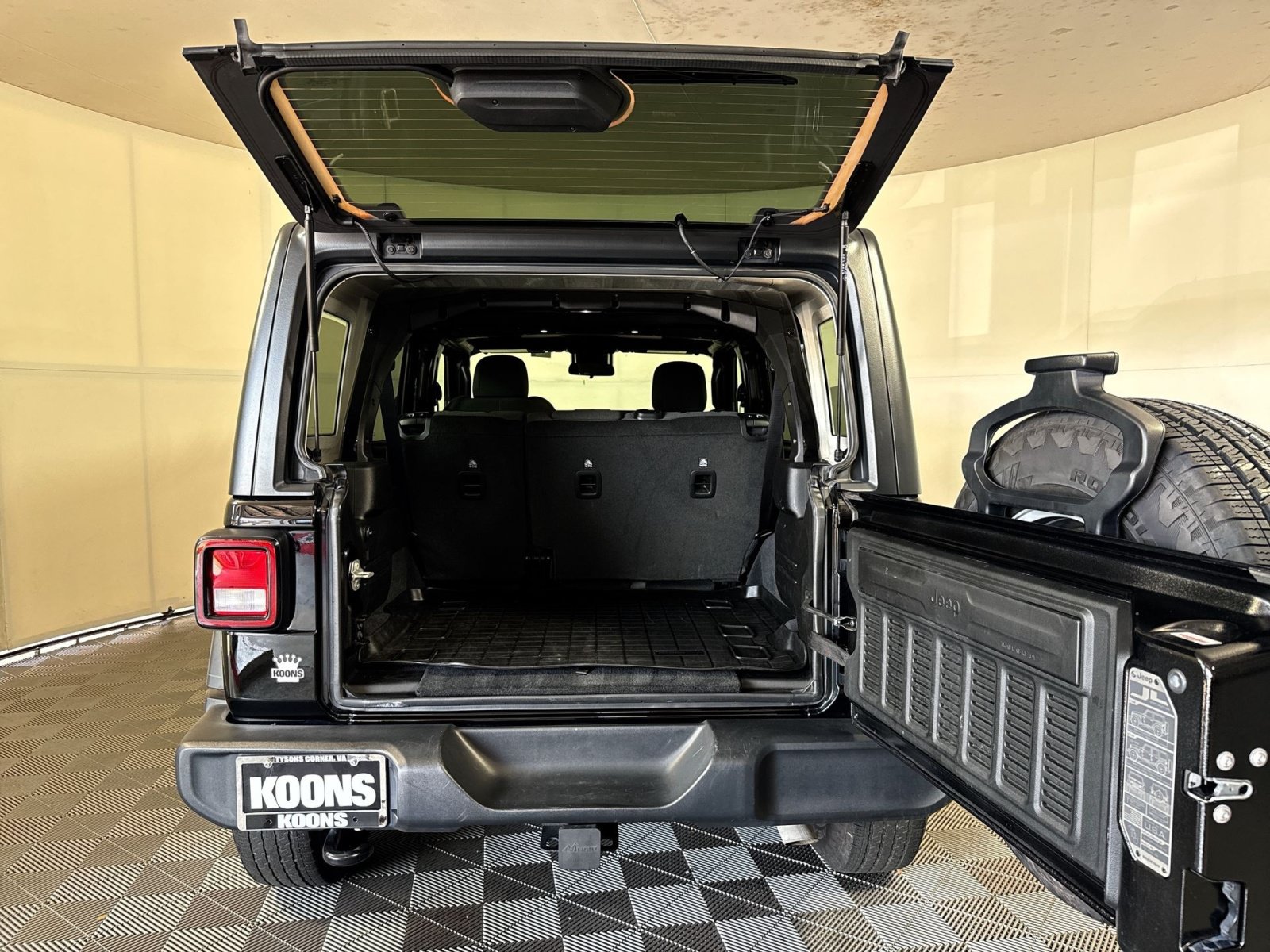 Used 2024 Jeep Wrangler Unlimited Sport AWD/4WD image 23
