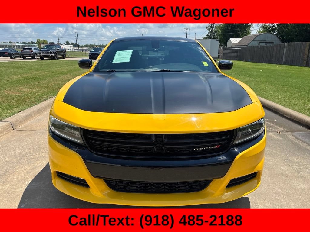 Used 2017 Dodge Charger R/T w/ Plus Group RWD image 2