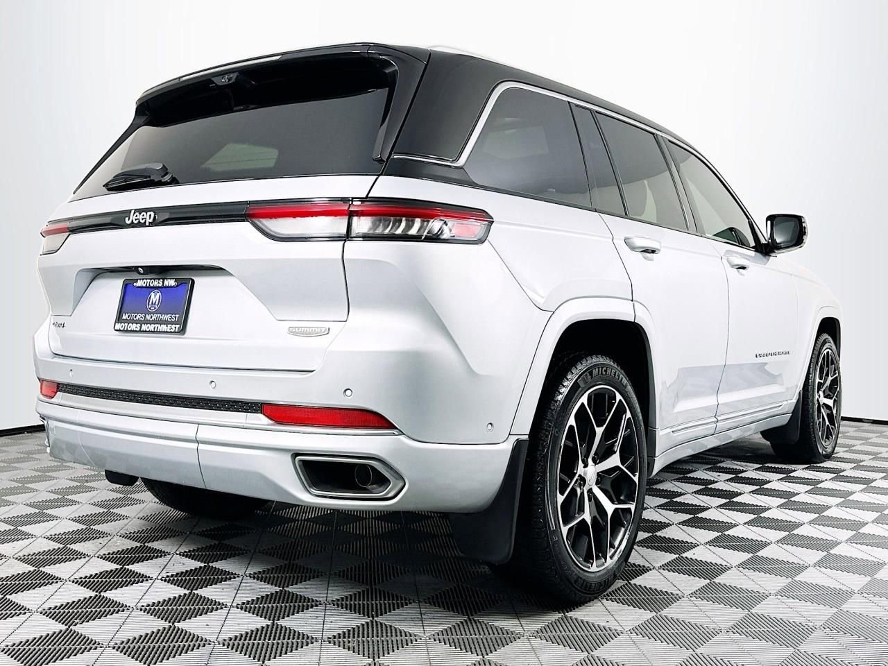 Used 2022 Jeep Grand Cherokee Summit image 8