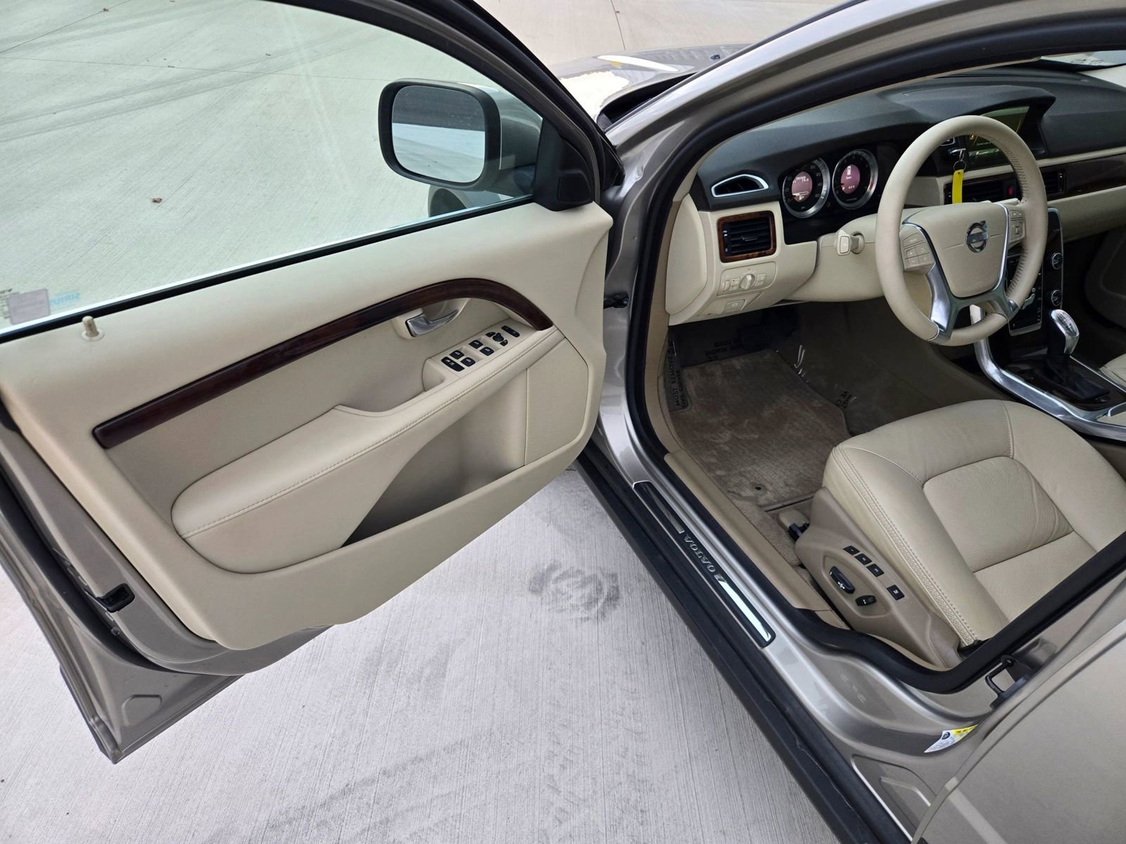 Used 2013 Volvo XC70 T6 image 11