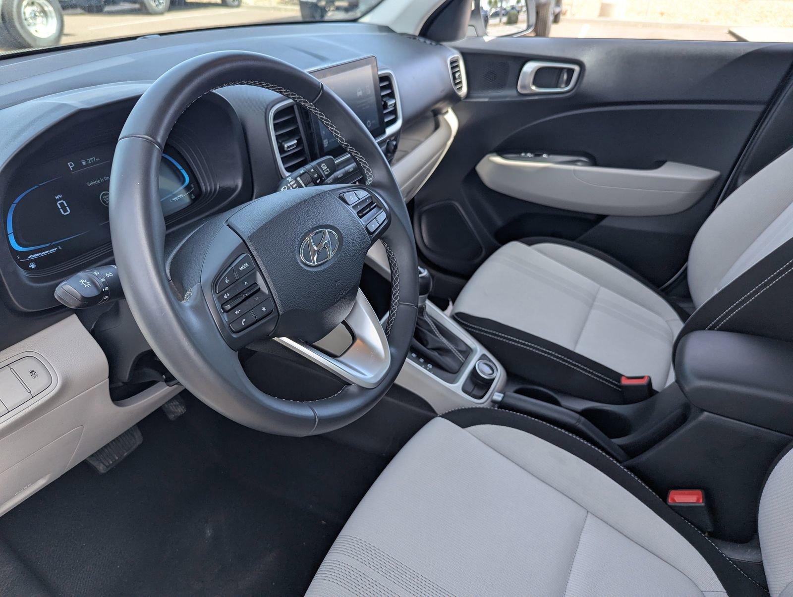 Used 2025 Hyundai Venue SEL image 26