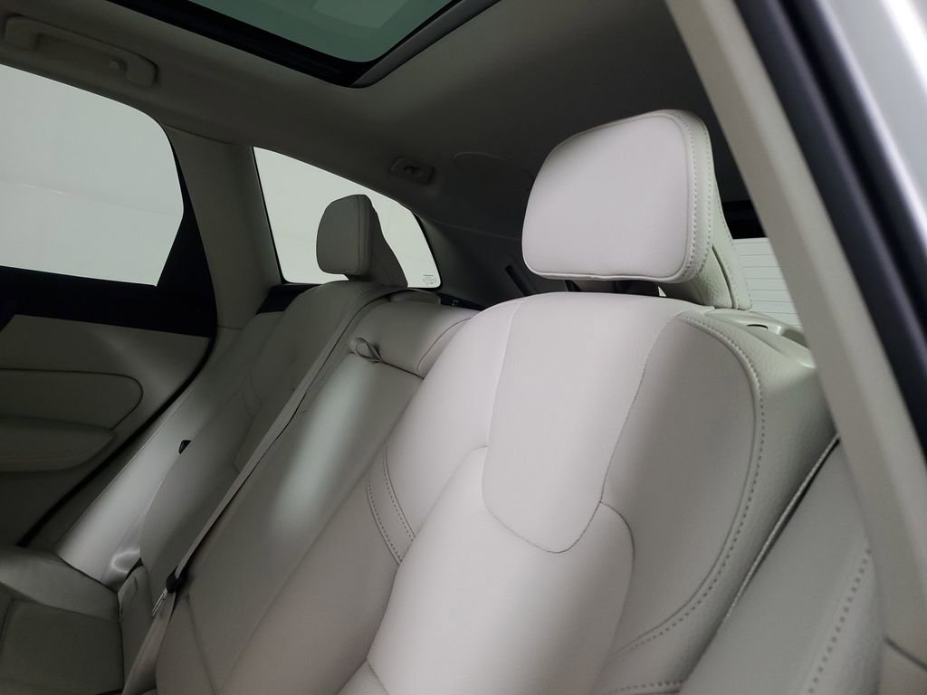 Certified 2023 Volvo XC60 B5 Plus w/ Protection Package Premier AWD/4WD image 15