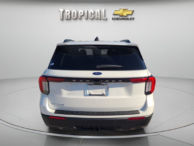 Used 2025 Ford Explorer Active RWD image 4