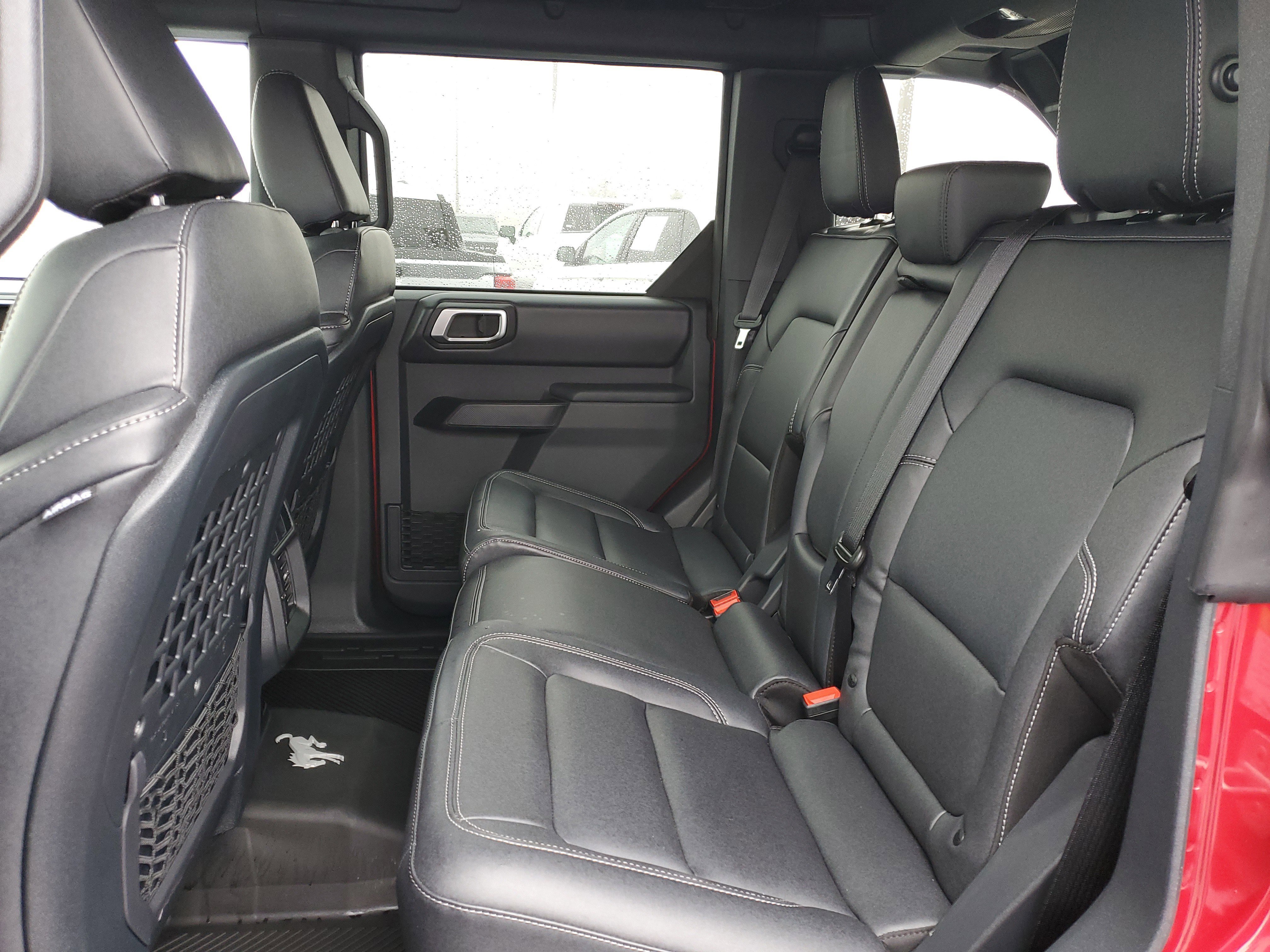 Used 2025 Ford Bronco Badlands image 11