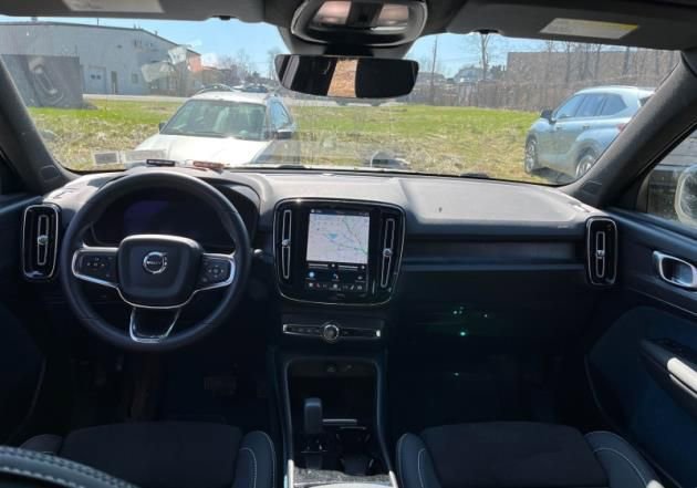 Used 2023 Volvo XC40 Recharge Plus image 6