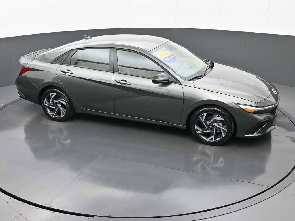 Certified 2025 Hyundai Elantra Sport image 28