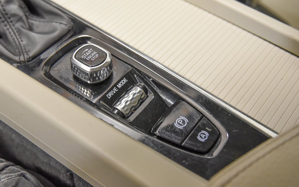 Used 2020 Volvo S60 T6 Momentum w/ Protection Package Premier image 29