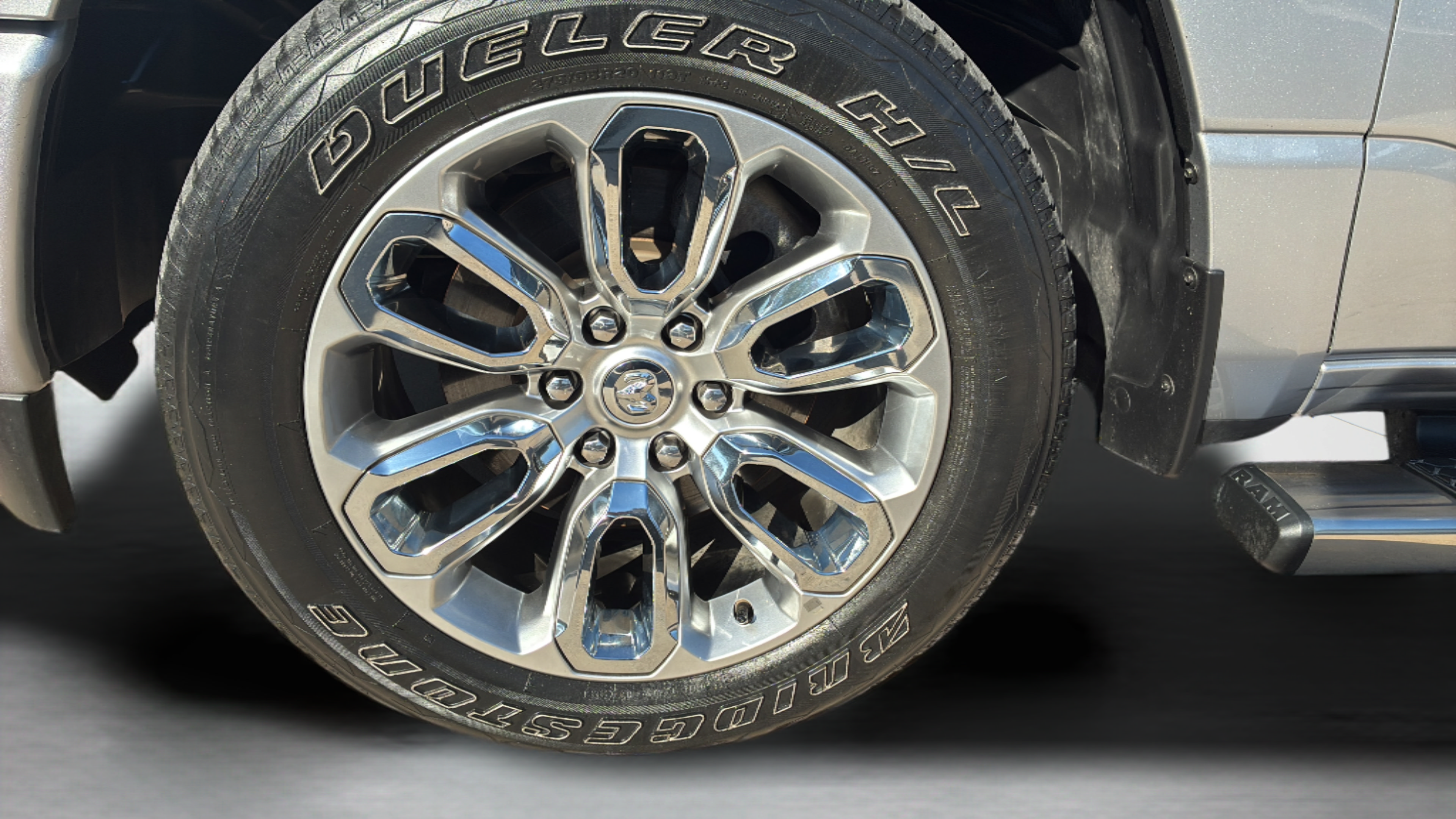 Used 2023 RAM 1500 Laramie AWD/4WD image 32