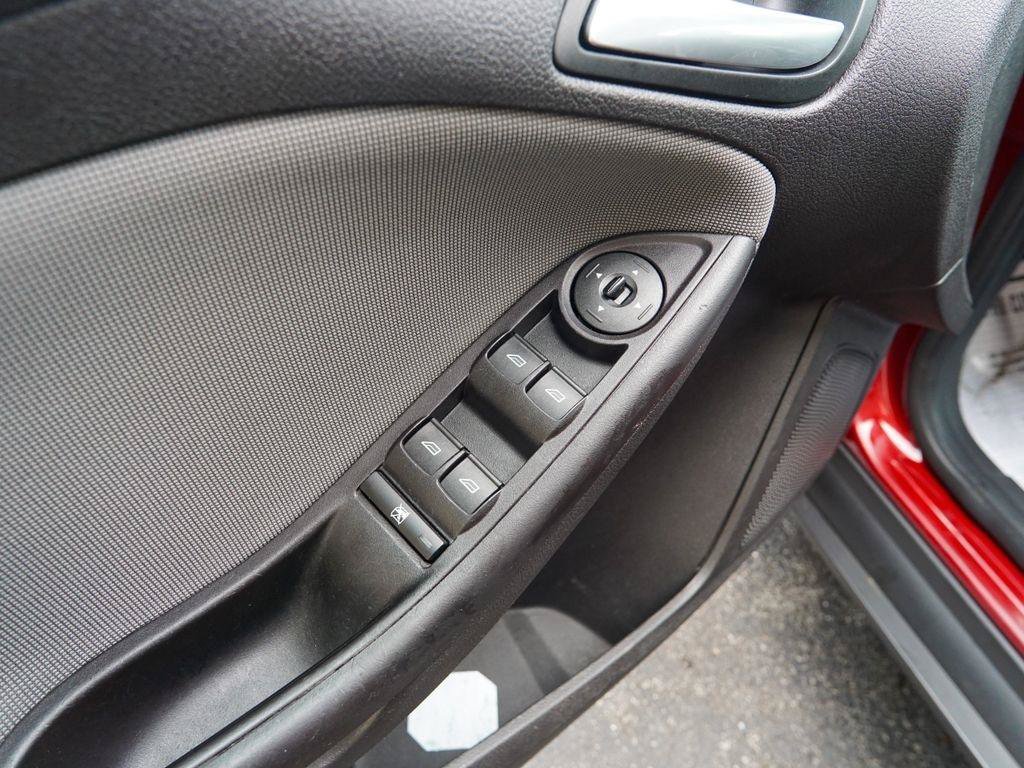 Used 2013 Ford Focus SE FWD image 15